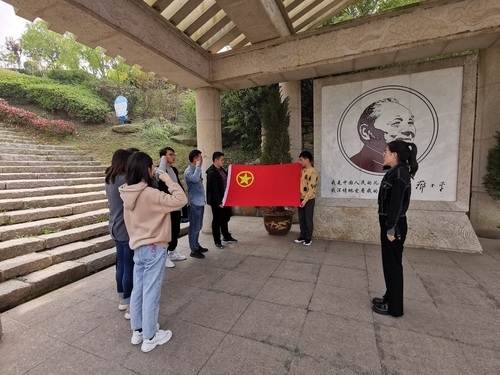 外服团支部“青春向党 奋斗强港”主题团日活动2.jpg