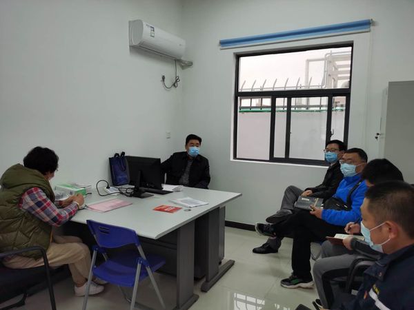 外服公司：现场办公，推动赣榆港区固体废弃物中转站有序运行.jpg