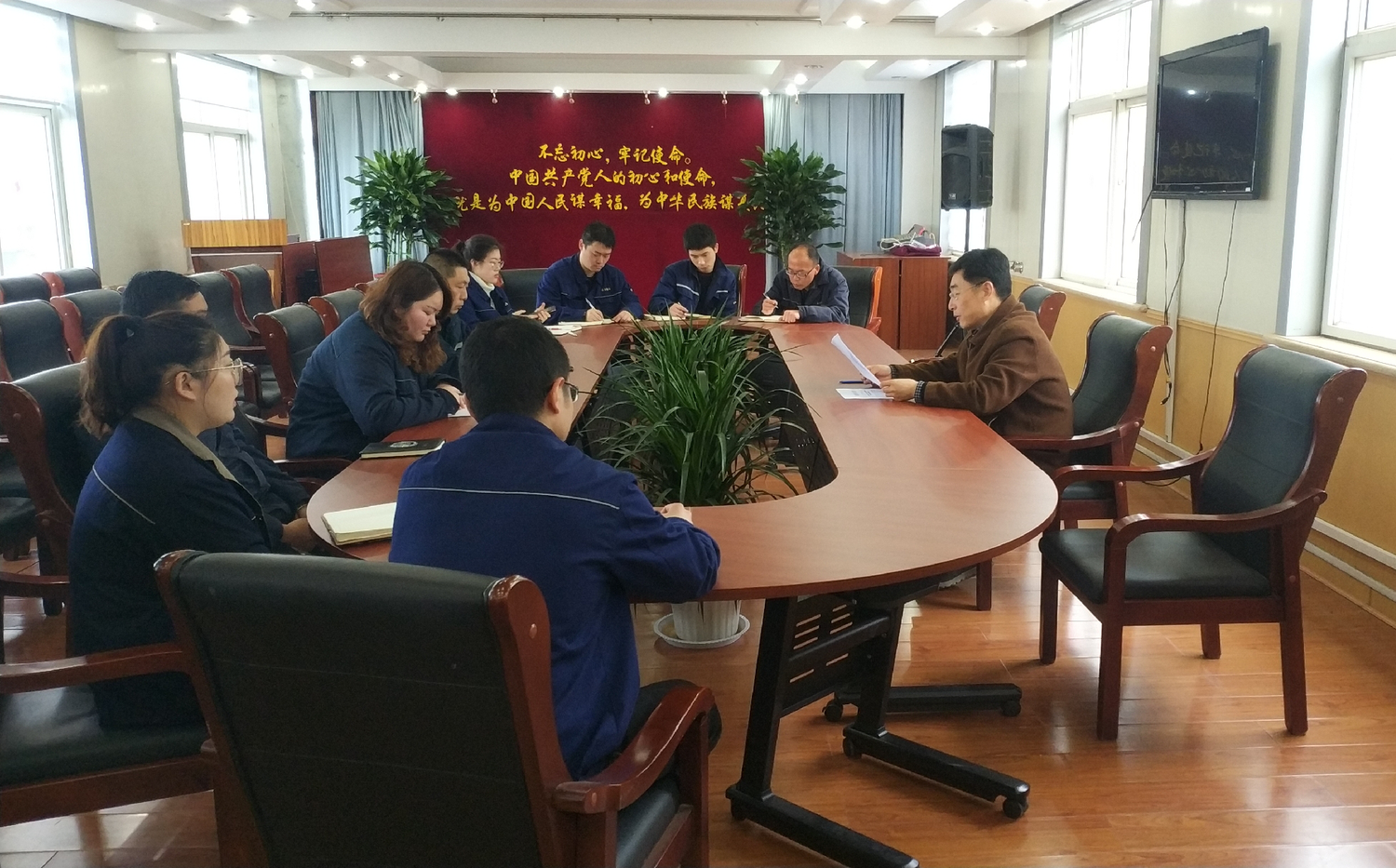 外服公司召开“五四”青年座谈会.png